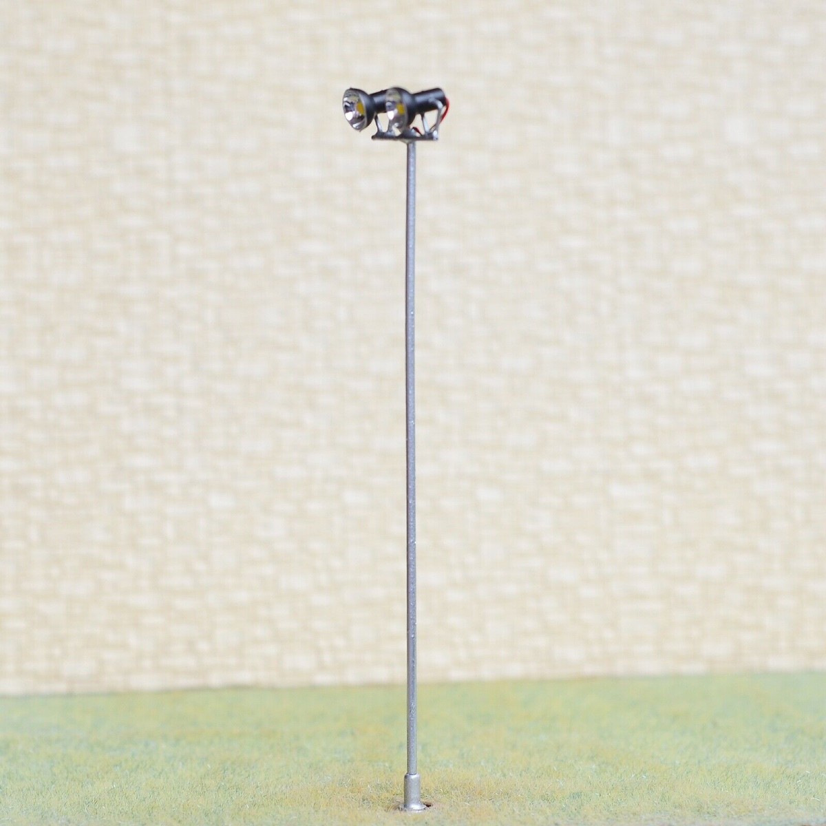 2 x OO / HO Scale LED spotlight model limelight projector street lamp post #13D